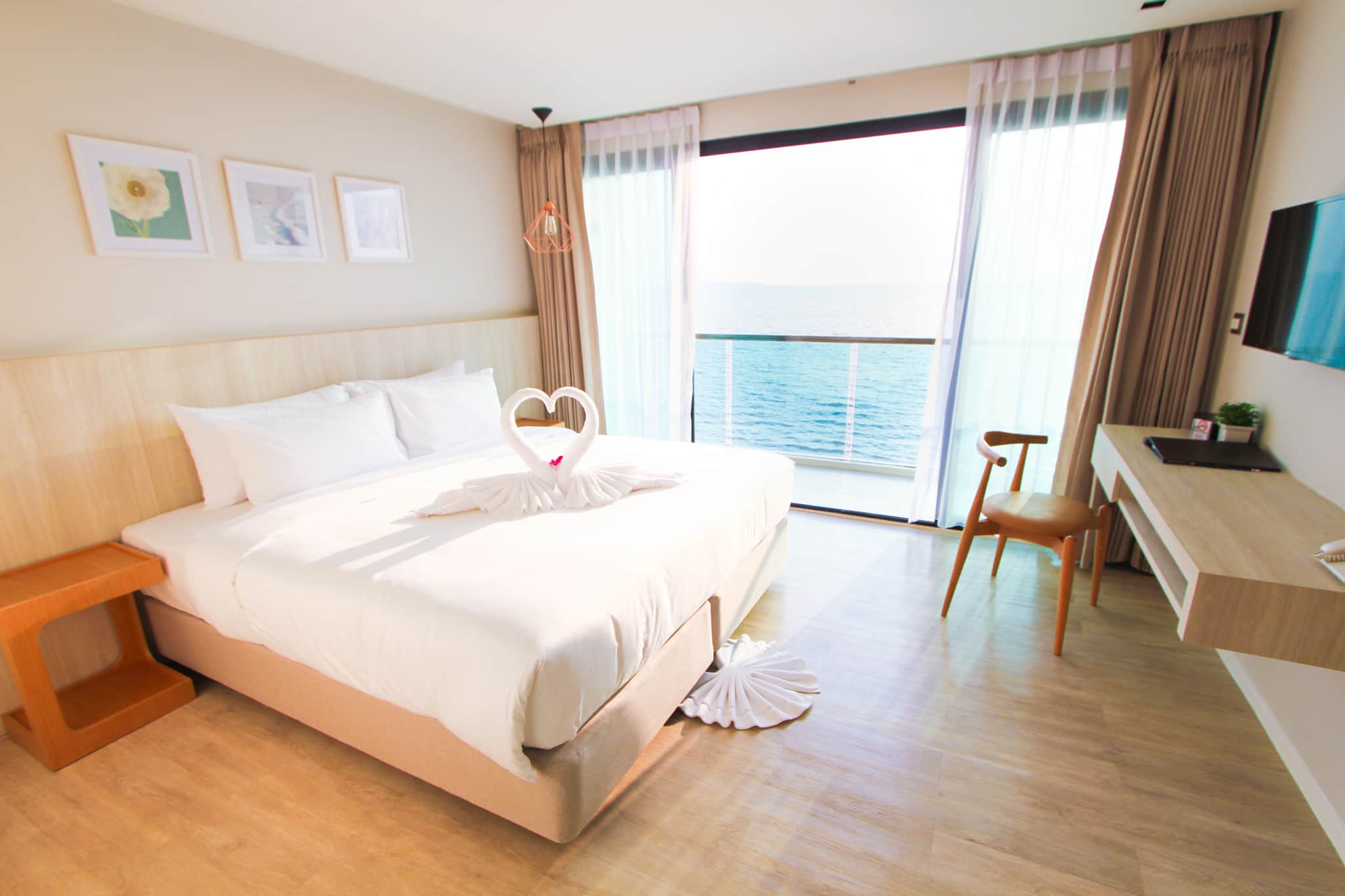 Deluxe sea view перевод. Zand morada Pattaya. Паттайя парк Тауэр. Отели в Паттайе на Джомтьене. Grand Sea view 3 Паттайя.